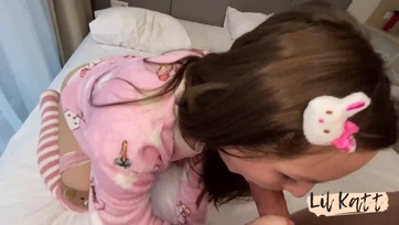 Szeximádó bratyesz bedugta a jópopójú mostohahugicája szűköcske puncikájába és teletömte Thumb