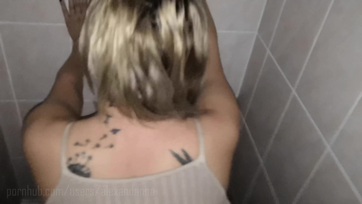 Anna lefurulyáztatva a wcben Thumb