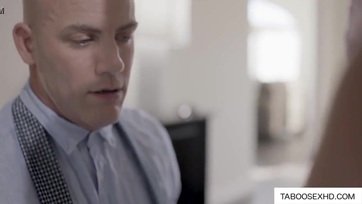 A mostoha lányával malackodik a kopasz szétvarrt pali Thumb