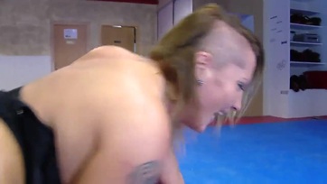 Jókora dudájú Laura Orsolya popón baszva Thumb