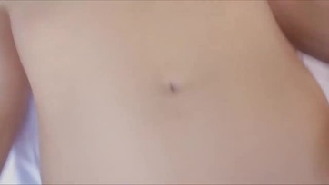 Bájos mostoha húgocska hívogatja a bátyját, hogy megpakolja a passzentos nuniját Thumb