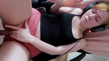 Kis faszú bratyesz furulyáztatja a huncut húgocskáját Thumb