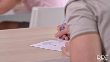 Diáklányok tanárbácsival orgiáznak! Thumb