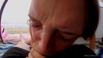 Fősulis cafka nyílvánosan lecummantja és megtáncolja a palija farkát Thumb
