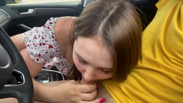 Jártas milf nevelőanyuci megízlelgette a tinifia fütyijét és kérte, hogy gecizze színig a puncikáját Thumb
