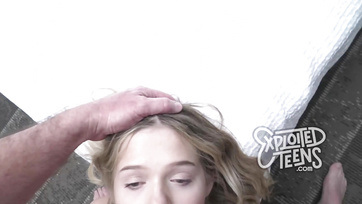 Kedves szöszke cica lecsekkolta magát egy szex castingon Thumb