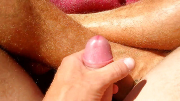A parton megpöcögtette a felesége muffját és rágecizett a csábító testére Thumb