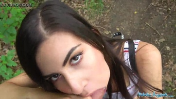 Élvezettel megmutogatta a kerek popóját a kívánnivaló neolatin lányka a pénz láttán Thumb