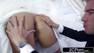 Szajhás magyar nejecske szopikálja a hapsija fickójának kolosszális pöcsét Thumb
