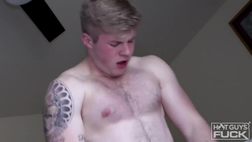 Tehetségesen szopikázott a 18 éves fiatal csaj miközben a fiúcska falta a fenséges vagináját Thumb