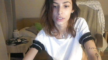 A fanjainak maszturbálgat a fiatal sexy lány a szexchaten át Thumb