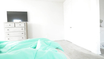 Először csak lecsapolta a mostoha húgocskám de aztán meg is baszhattam a lyukacskáját Thumb