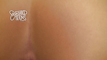 Itt kúrták meg először közönség előtt a platinaszőke gyönyörűség megborotvált puncuskáját Thumb