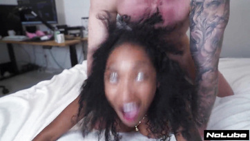 Bizonyára élete legőrültebb szeretkezésén van túl a vadító nigró lány Thumb