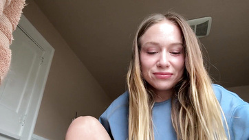 Jóformán rányitottak a szülei a retyón mialatt a kiéhezett fiatal lány odabent hancúrozott Thumb