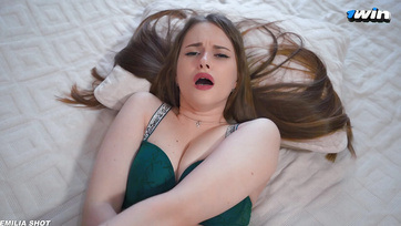 Miután vaskosra cumizta a dákómat a kedves fiatal csajszi behajolt és megbasztam a muffocskáját Thumb