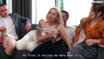 A barinője mellett kúrták meg a tökös pasasok a szexőrült szőkehajú sunát a szex meghallgatáson Thumb